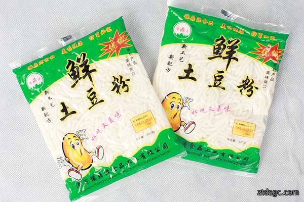 土豆粉真空机可以采用塑料复合膜、塑料铝箔复合膜等材质为包装材料