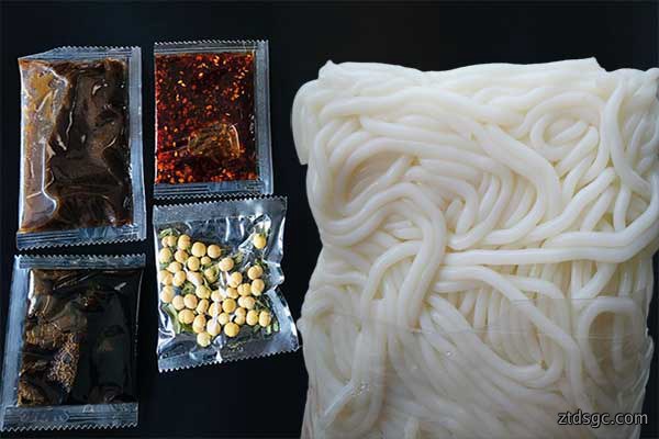自动化鲜湿米粉包装机可以鲜米粉的包装问题